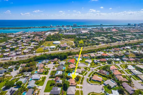 View/Area - 88 Pinehill Trl E, Tequesta, FL 33469 photo 4 of 8
