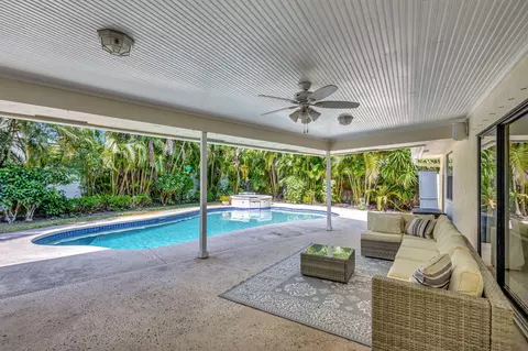 Exterior - 88 Pinehill Trl E, Tequesta, FL 33469 photo 2 of 5