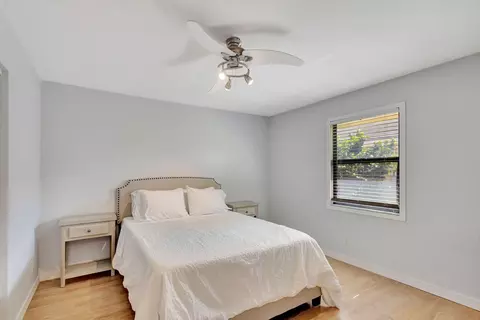 Bedroom - 88 Pinehill Trl E, Tequesta, FL 33469 photo 3 of 4
