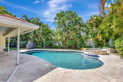 Exterior - 88 Pinehill Trl E, Tequesta, FL 33469 photo 4 of 5