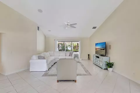 Living - 88 Pinehill Trl E, Tequesta, FL 33469 photo 1 of 2