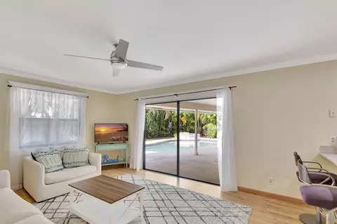 Living - 88 Pinehill Trl E, Tequesta, FL 33469 photo 2 of 2