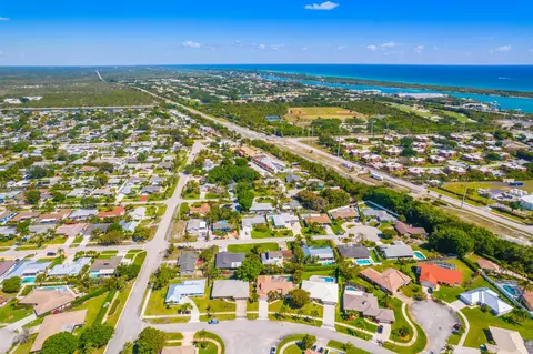View/Area - 88 Pinehill Trl E, Tequesta, FL 33469 photo 2 of 8