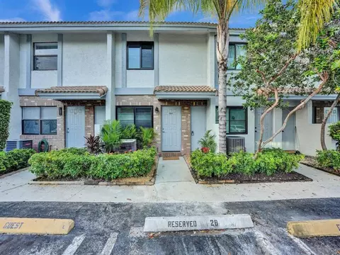 9845 Riverside Dr #8-28, Coral Springs, FL 33071