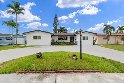 8460 NW 15th St, Pembroke Pines, FL 33024