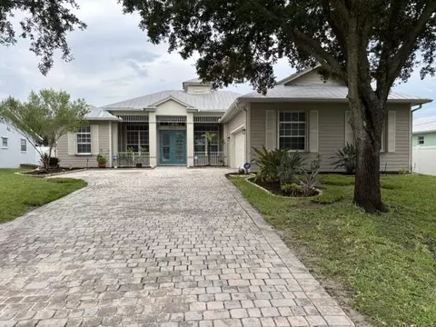 551 NW Sharpe St, Port Saint Lucie, FL 34983