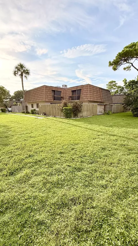 4051 Palm Bay Cir #D, West Palm Beach, FL 33406