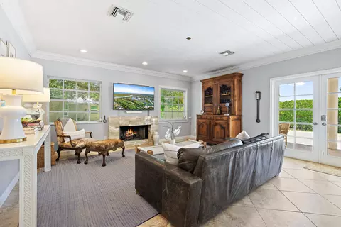 Living - 3 SE Loggerhead Ln, Tequesta, FL 33469 photo 1 of 2