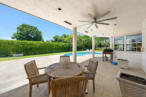 Exterior - 3 SE Loggerhead Ln, Tequesta, FL 33469 photo 3 of 7
