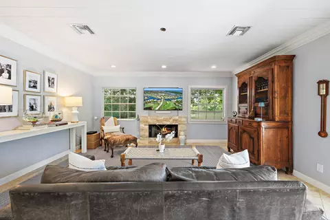 Living - 3 SE Loggerhead Ln, Tequesta, FL 33469 photo 2 of 2