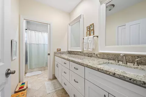Bath - 3 SE Loggerhead Ln, Tequesta, FL 33469 photo 1 of 2