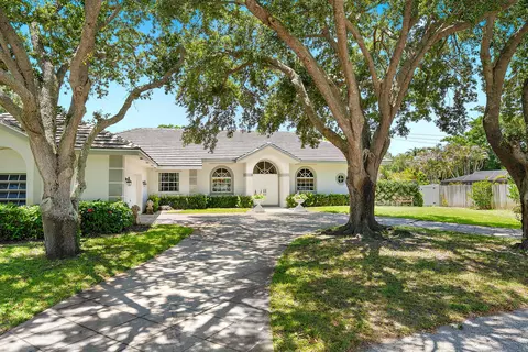 Exterior - 3 SE Loggerhead Ln, Tequesta, FL 33469 photo 7 of 7