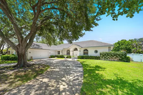 Exterior - 3 SE Loggerhead Ln, Tequesta, FL 33469 photo 5 of 5