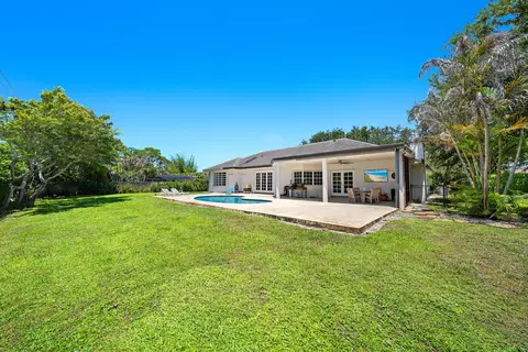 Exterior - 3 SE Loggerhead Ln, Tequesta, FL 33469 photo 4 of 7