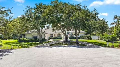 Exterior - 3 SE Loggerhead Ln, Tequesta, FL 33469 photo 4 of 5
