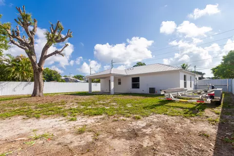 Exterior - 5060 SEbbtide Ave, Stuart, FL 34997 photo 10 of 10