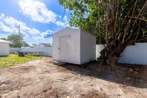 Exterior - 5060 SEbbtide Ave, Stuart, FL 34997 photo 9 of 10