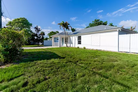 Exterior - 5060 SEbbtide Ave, Stuart, FL 34997 photo 3 of 10