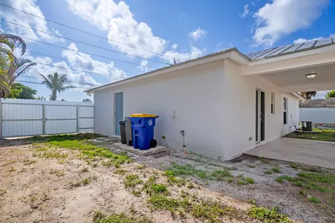 Exterior - 5060 SEbbtide Ave, Stuart, FL 34997 photo 6 of 10