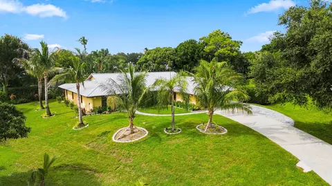 3120 NE Heather Ct, Jensen Beach, FL 34957
