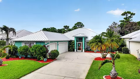 482 NW Sunflower Pl, Jensen Beach, FL 34957