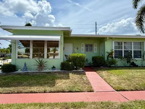 100 Pine Point Dr #A, Boynton Beach, FL 33435