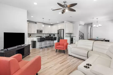 Living - 3770 County Line Rd #B5, Tequesta, FL 33469 photo 2 of 2