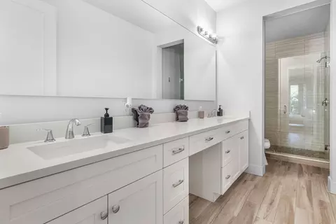 Bath - 3770 County Line Rd #B5, Tequesta, FL 33469 photo 2 of 4