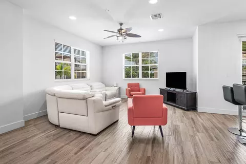 Living - 3770 County Line Rd #B5, Tequesta, FL 33469 photo 1 of 2