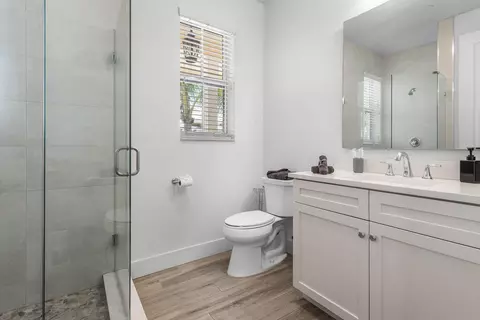 Bath - 3770 County Line Rd #B5, Tequesta, FL 33469 photo 4 of 4