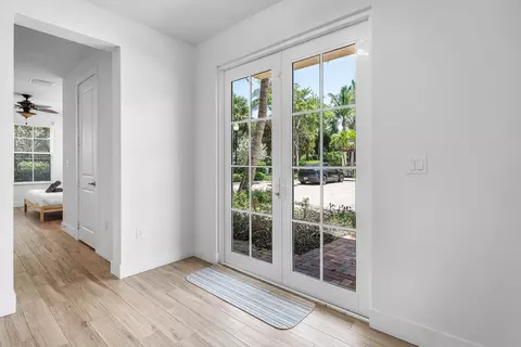 Entry Way - 3770 County Line Rd #B5, Tequesta, FL 33469 photo 2 of 3