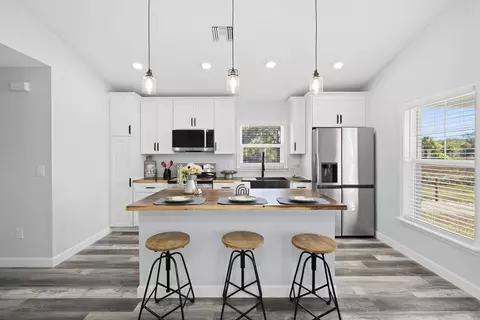 Kitchen - 20806 NW 274th St, Okeechobee, FL 34972 photo 1 of 3