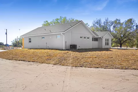 Exterior - 20806 NW 274th St, Okeechobee, FL 34972 photo 8 of 11