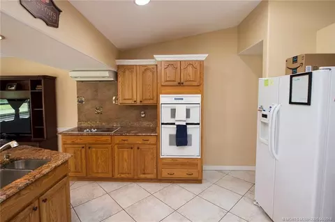 1073 SW Canary Ter, Port Saint Lucie, FL 34953