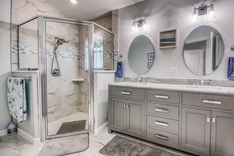 Bath - 2483 SW Regency Rd, Stuart, FL 34997 photo 1 of 3