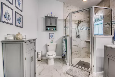 Bath - 2483 SW Regency Rd, Stuart, FL 34997 photo 2 of 3