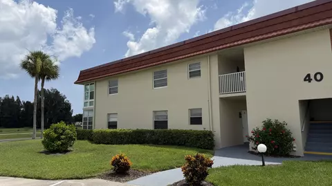 40 Woodland Dr #105, Vero Beach, FL 32962