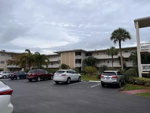 2811 S Garden Dr S #308, Palm Springs, FL 33461