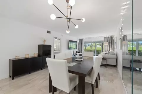 6100 NW 44th St #104, Lauderhill, FL 33319