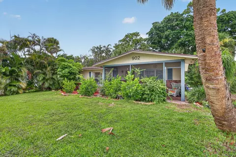 Exterior - 902 SE Ocean Ave, Stuart, FL 34996 photo 2 of 16
