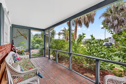 Exterior - 902 SE Ocean Ave, Stuart, FL 34996 photo 5 of 16