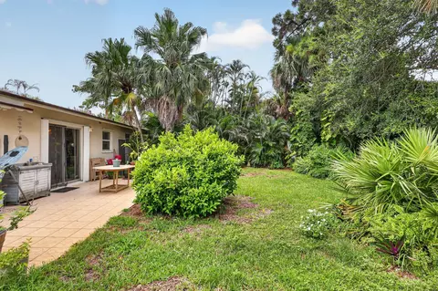 Exterior - 902 SE Ocean Ave, Stuart, FL 34996 photo 10 of 16