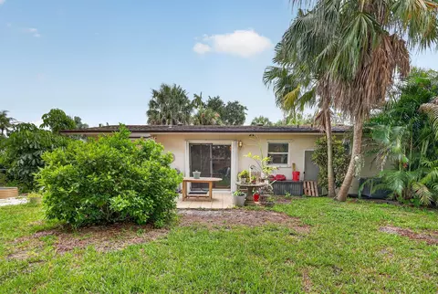 Exterior - 902 SE Ocean Ave, Stuart, FL 34996 photo 12 of 16