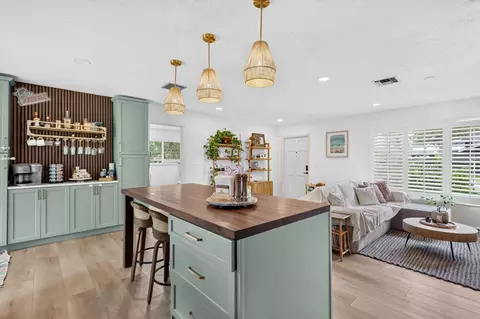 Kitchen - 902 SE Ocean Ave, Stuart, FL 34996 photo 4 of 7