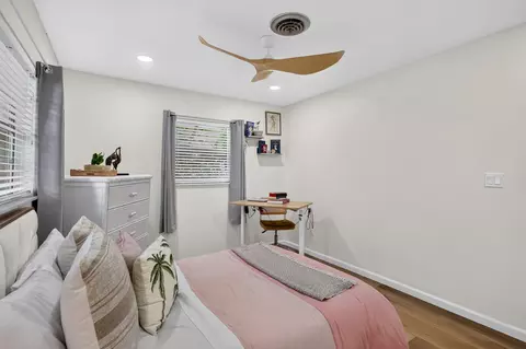 Bedroom - 902 SE Ocean Ave, Stuart, FL 34996 photo 8 of 10