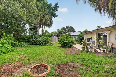 Exterior - 902 SE Ocean Ave, Stuart, FL 34996 photo 14 of 16