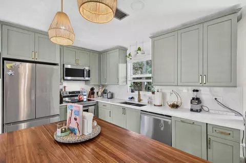 Kitchen - 902 SE Ocean Ave, Stuart, FL 34996 photo 7 of 7