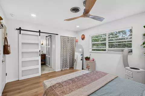 Bedroom - 902 SE Ocean Ave, Stuart, FL 34996 photo 4 of 10