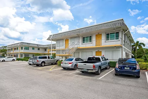 3120 Lake Osborne Dr #BLDG 7 106, Lake Worth Beach, FL 33461