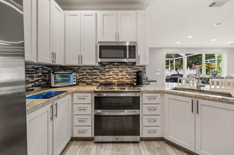 Kitchen - 142 Newcastle Dr, Jupiter, FL 33458 photo 3 of 4